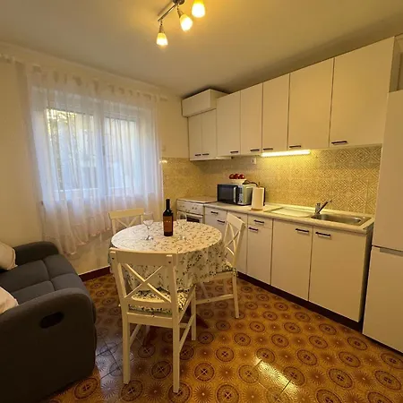 Apartman Stylish For 2 Free Wi-fi Split